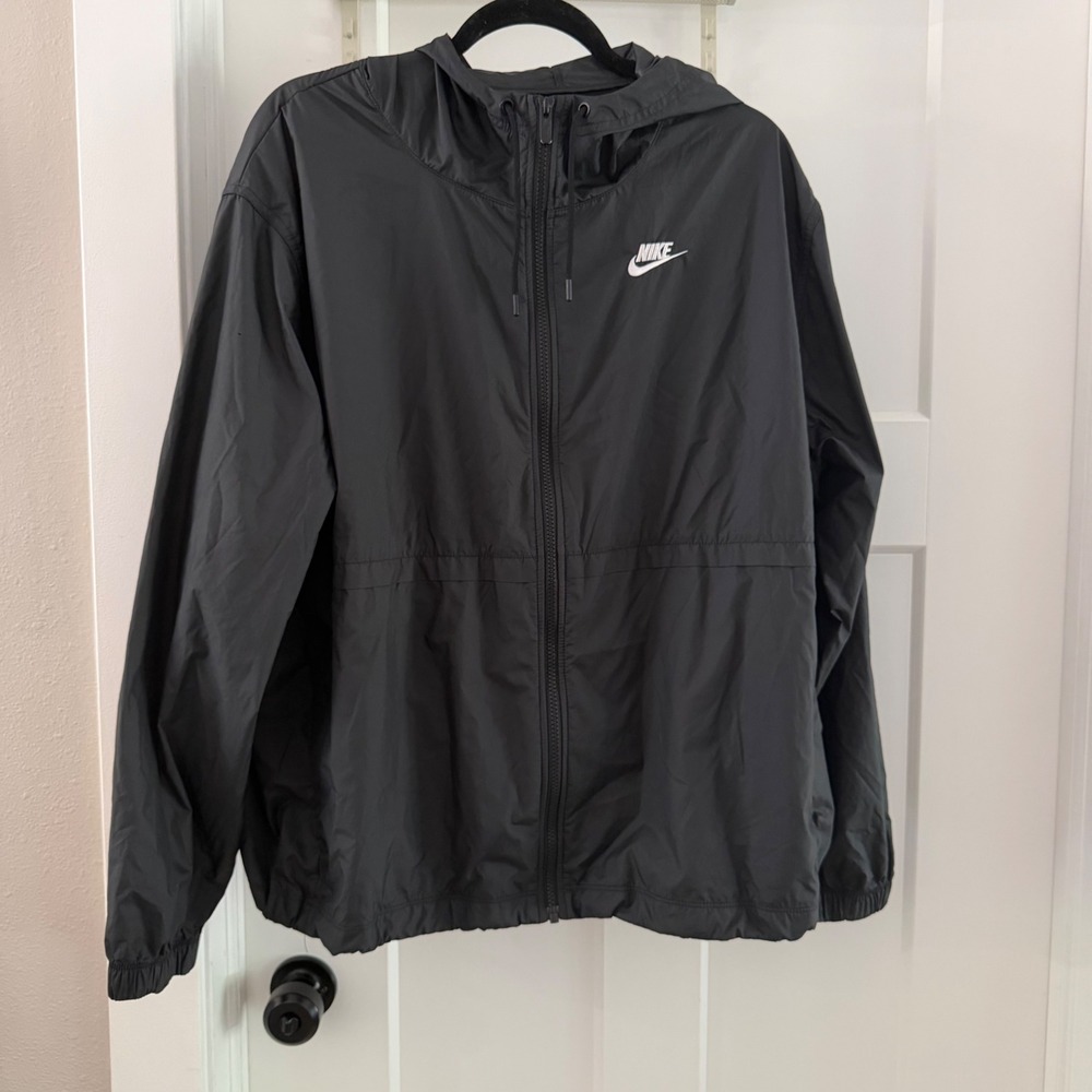 Nike Sportswear Womens Black Essential Repel Woven Jacket 1X